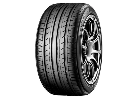 Neumatico 215/40 r17 yokohama es32 87v