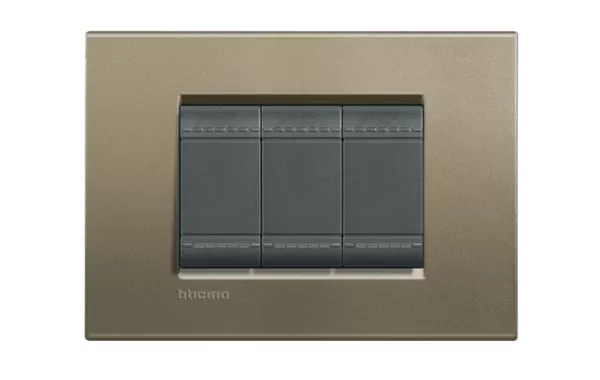 Placa Rectangular 3 Modelo Living Light. Terminacion Square Bticino Ref Lna4803sq