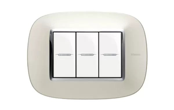 Placa 3 Mãdulos. Color Plata Satinado- Bticino