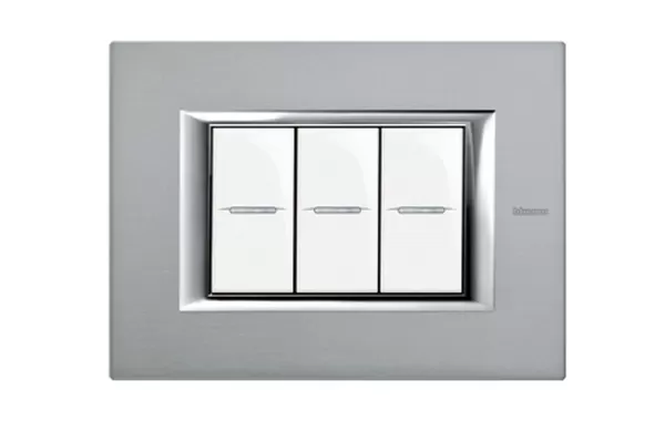 Placa 3 Modelo. Color Mercurio Modelo Axolute, Bticino Ref Ha4803az