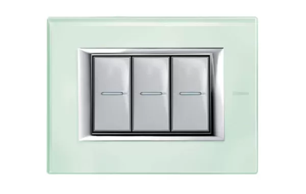 Placa 3 Modulos. Color Vidrio Kristall Modelo Axolute Bticino Ref Ha4803vka