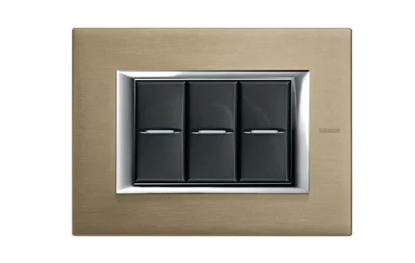 Placa 3 Modulos Color Titanio Cepillado Modelo Rectangular Bticino Ref Ha4803nx
