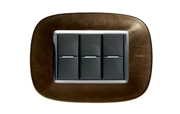 Placa 3 Modulos Color Cuero Cafe Estilo Eliptica Bticino Ref Hb4803sls