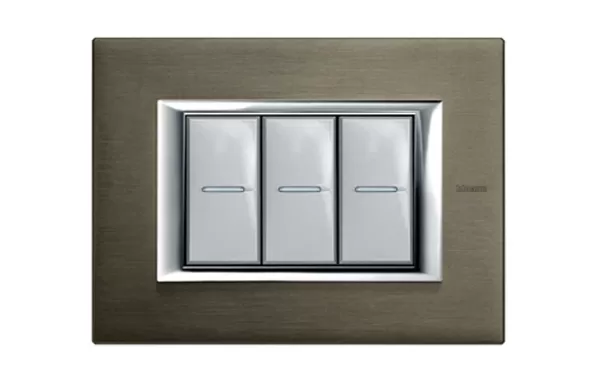Placa 3 Modulos Color Bronce Modelo Axolute Bticino Ref Ha4803br