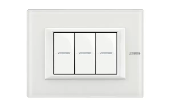 Placa 3 Modulos. Color Blanco Cristal Blanco Modelo Axolute Bticino Ref Ha4803vbb