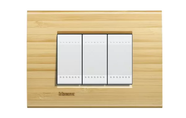 Placa Rectangular 3 Modelo Living Light. Terminacion Bambu Bticino Ref Lna4803lba