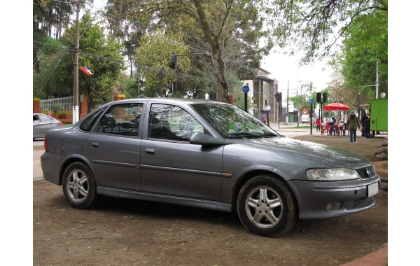 Tapabarro Delantero Derecho Para CHEVROLET VECTRA